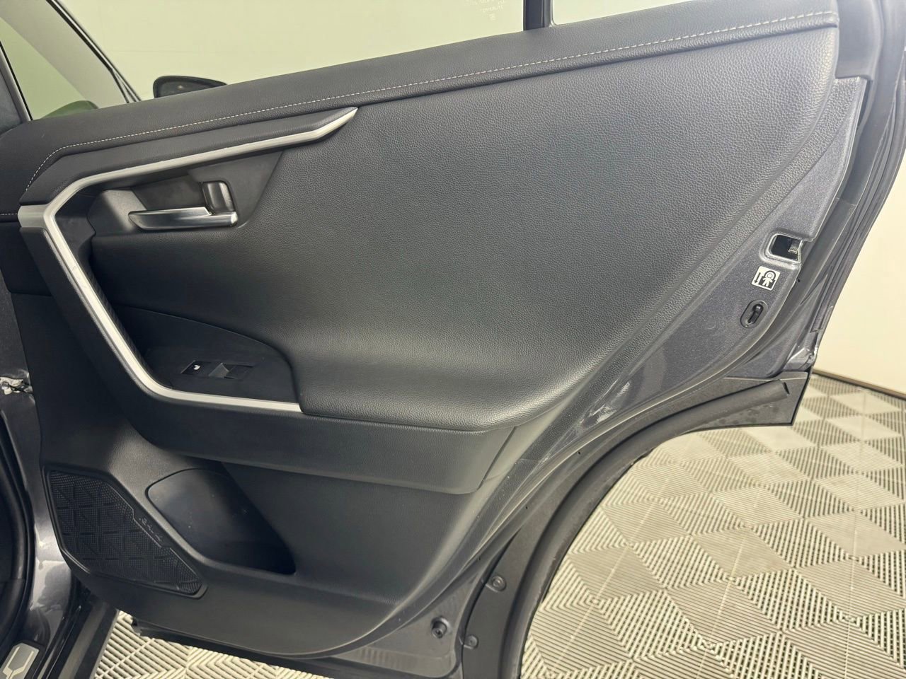 Used 2019 Toyota RAV4 Limited w/ Advanced Technology Package image 34