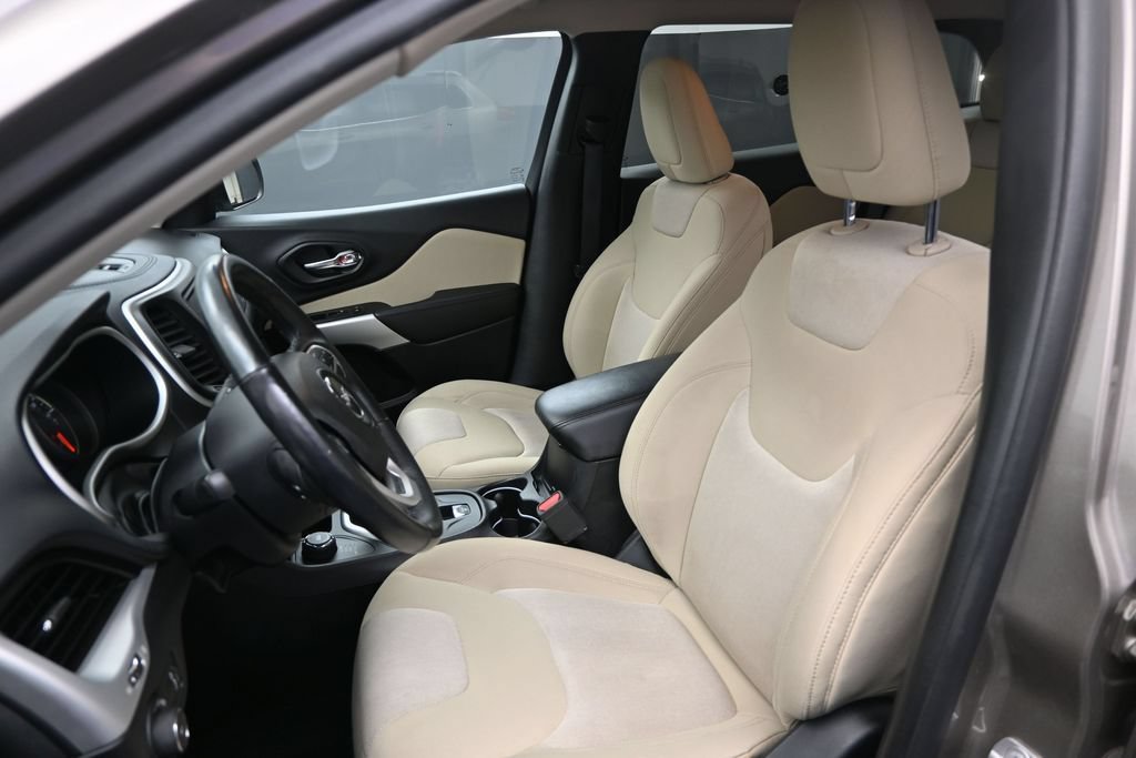 Used 2018 Jeep Cherokee Latitude w/ Cold Weather Group AWD/4WD image 15