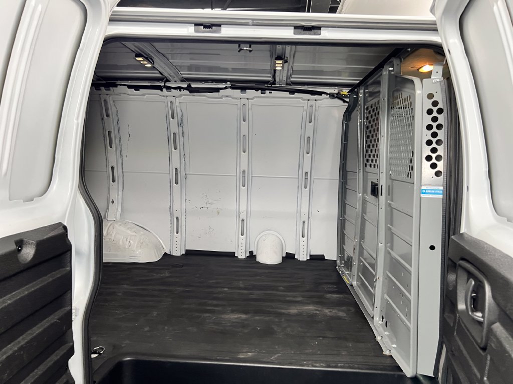 Used 2022 Chevrolet Express 2500 w/ Driver Convenience Package RWD image 18