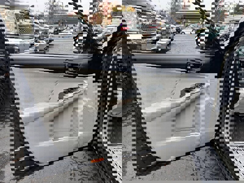 Used 2012 Toyota Camry XLE image 11