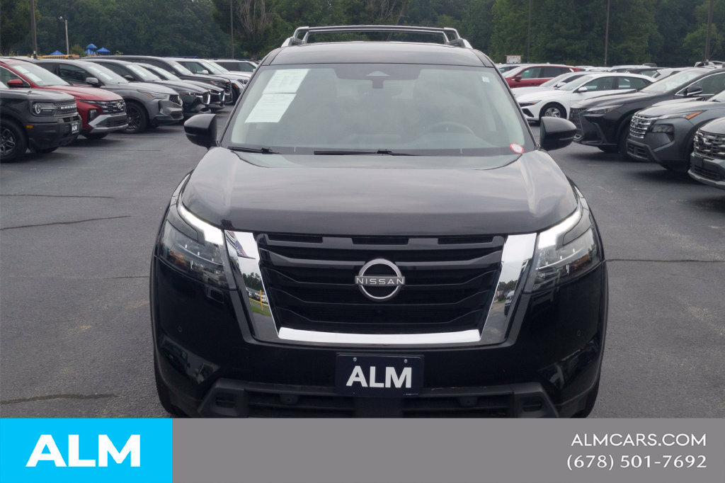 Used 2025 Nissan Pathfinder SL AWD/4WD image 2