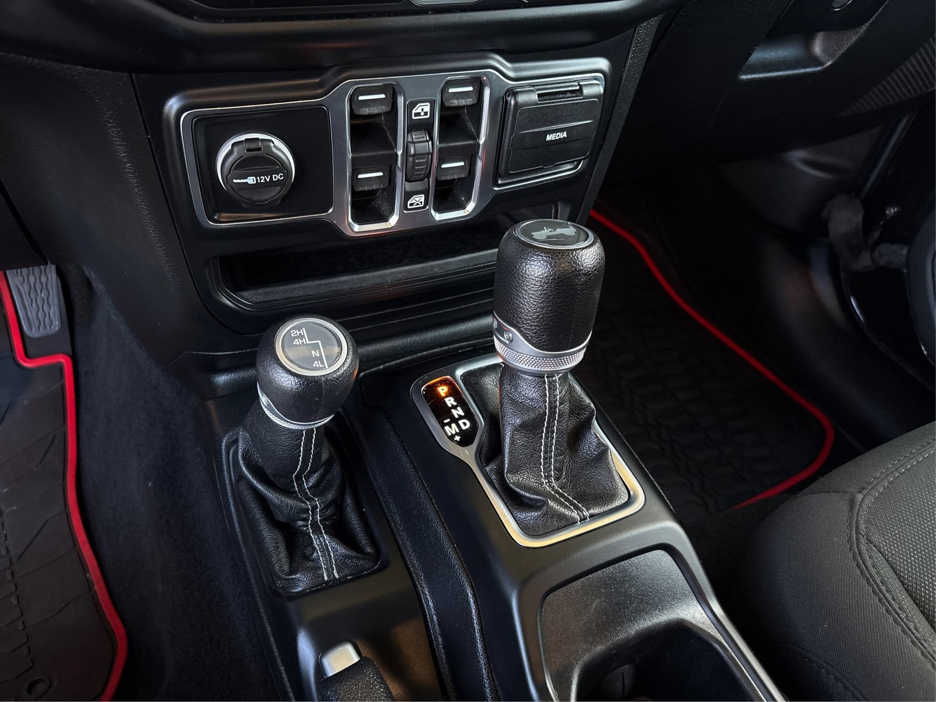 Used 2020 Jeep Wrangler Unlimited Sahara AWD/4WD image 28