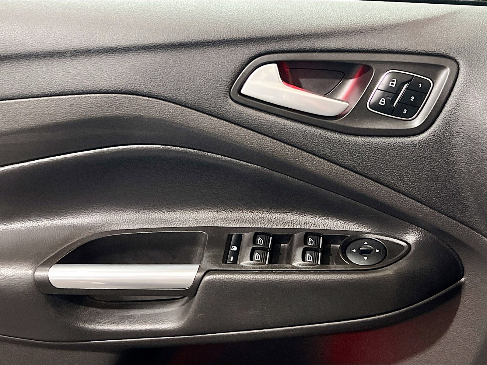 Used 2017 Ford Escape Titanium image 14