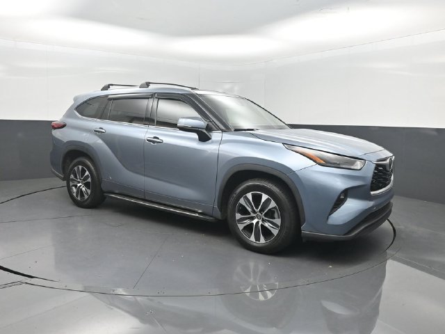 Used 2022 Toyota Highlander XLE FWD image 29
