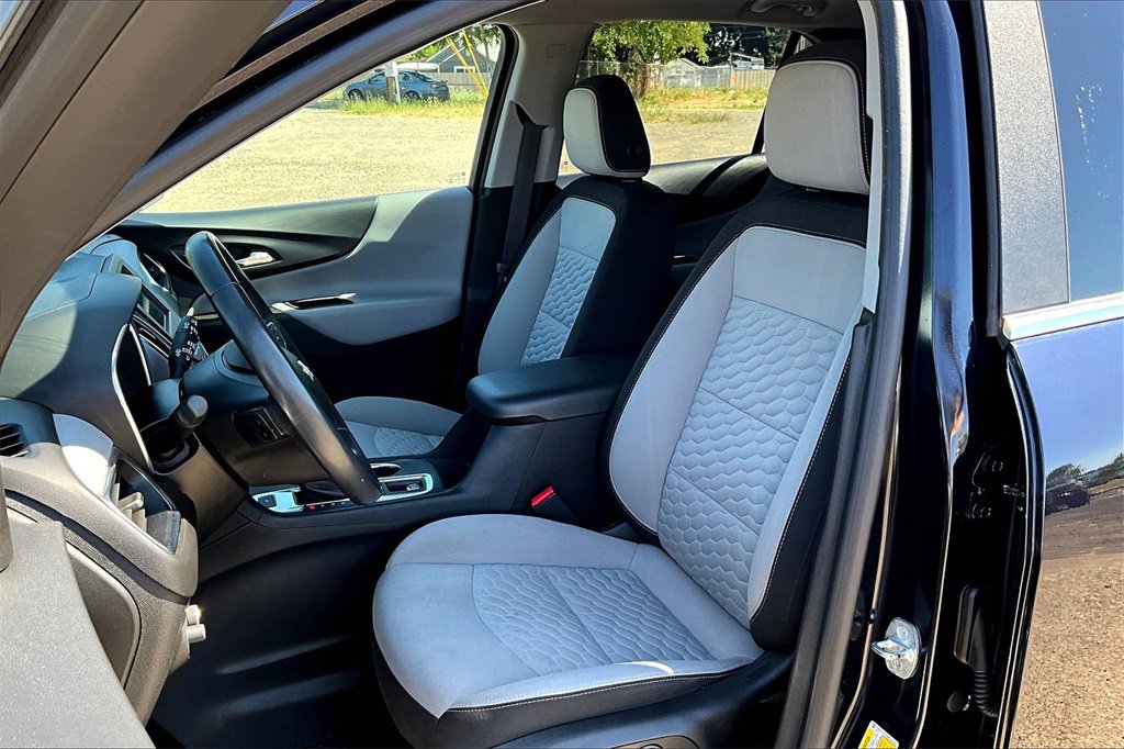 Used 2021 Chevrolet Equinox LT w/ Driver Convenience Package image 8