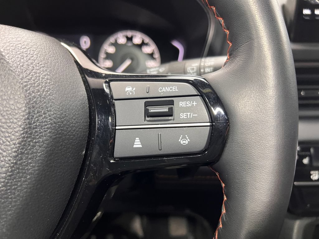 Used 2025 Honda Pilot TrailSport image 11