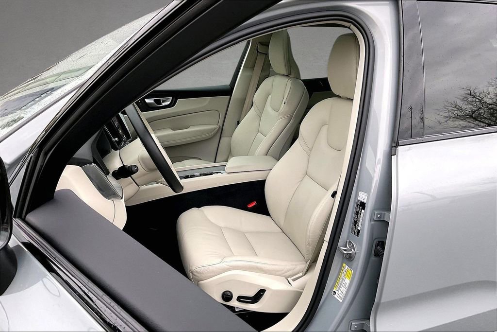 Certified 2024 Volvo XC60 T8 Plus w/ Protection Package Premier image 21