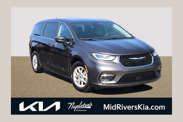 Used 2023 Chrysler Pacifica Touring-L image 1