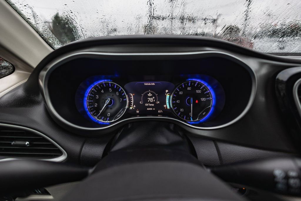 Used 2024 Chrysler Pacifica Touring-L image 13