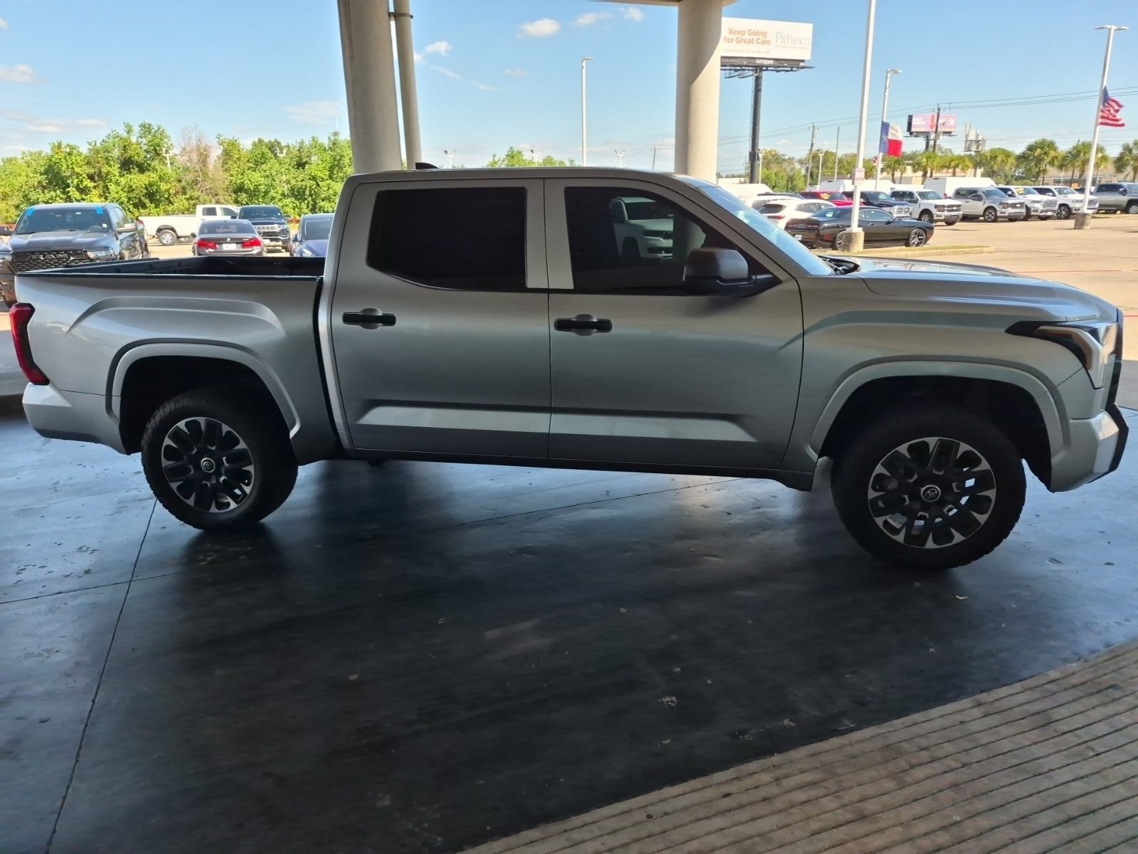 Used 2024 Toyota Tundra SR w/ SR Tow Package AWD/4WD image 4