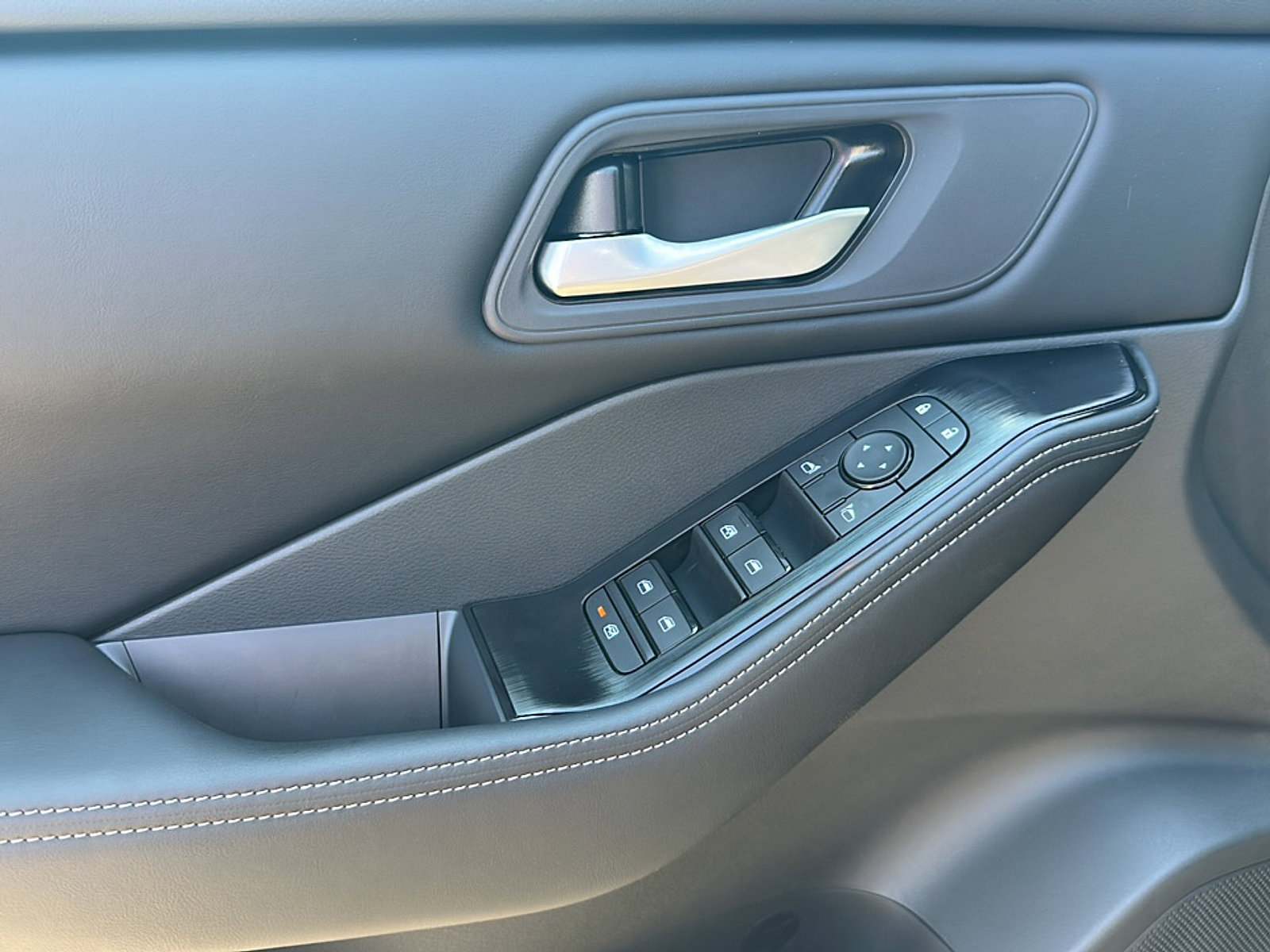 New 2026 Nissan Rogue SV image 13