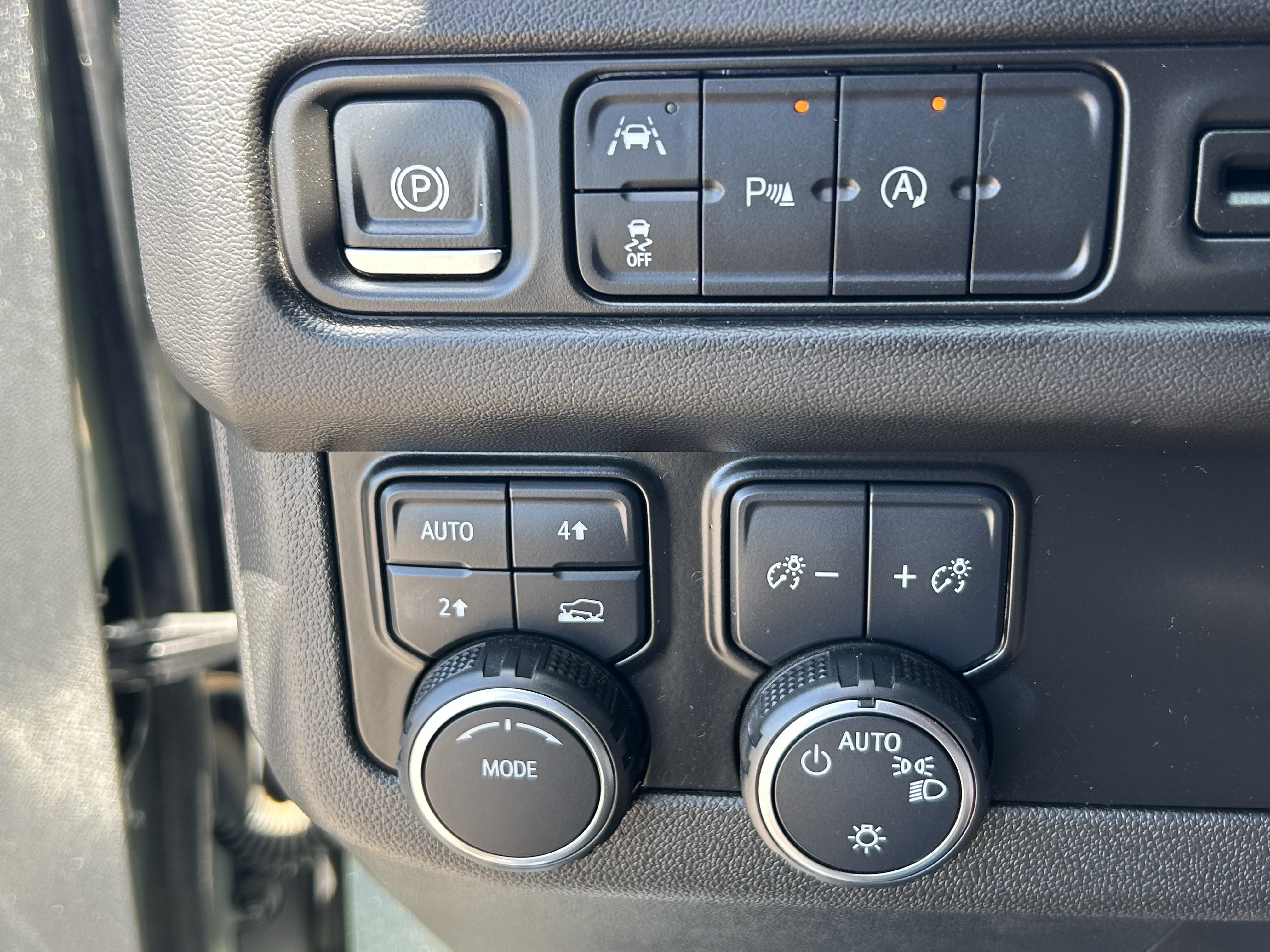 Used 2024 Chevrolet Tahoe LT AWD/4WD image 32