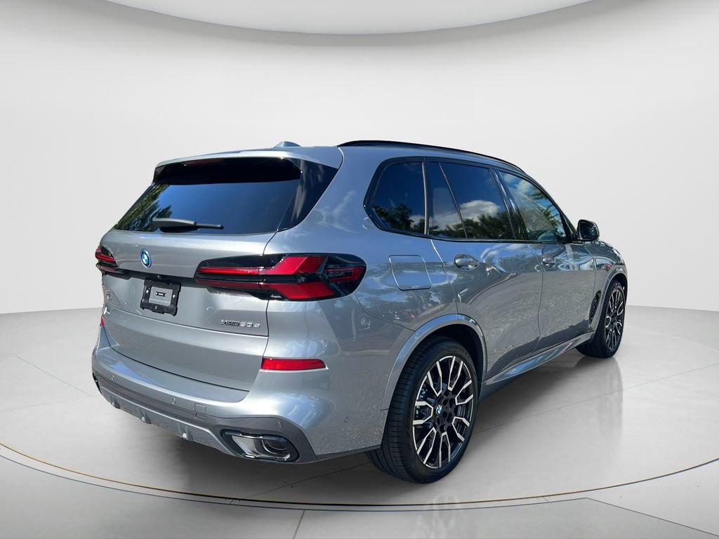 New 2026 BMW X5 xDrive50e w/ M Sport Package AWD/4WD image 5
