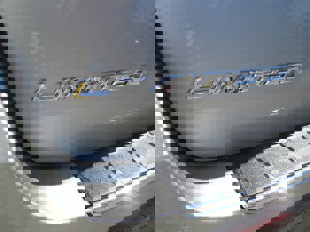 Used 2023 Ford Explorer Limited image 7