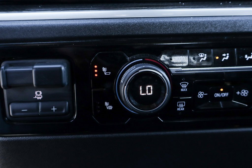 Used 2025 Chevrolet Silverado 3500 LT w/ Convenience Package image 38