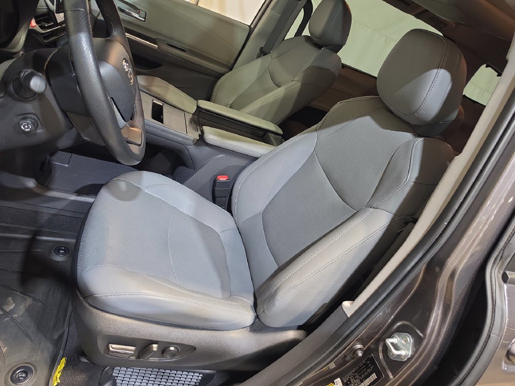 Used 2024 Toyota Sienna Limited AWD/4WD image 13