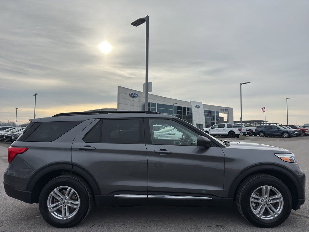 Used 2022 Ford Explorer XLT w/ Equipment Group 202A image 4