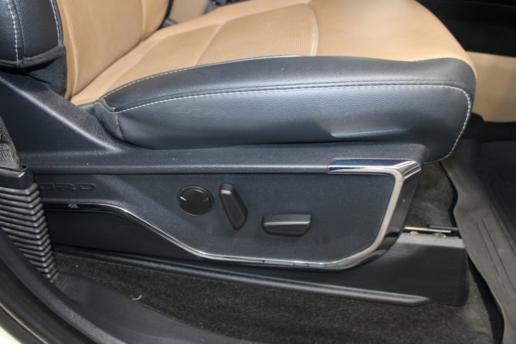 Used 2023 Ford F150 Lariat w/ Trailer Tow Package image 26