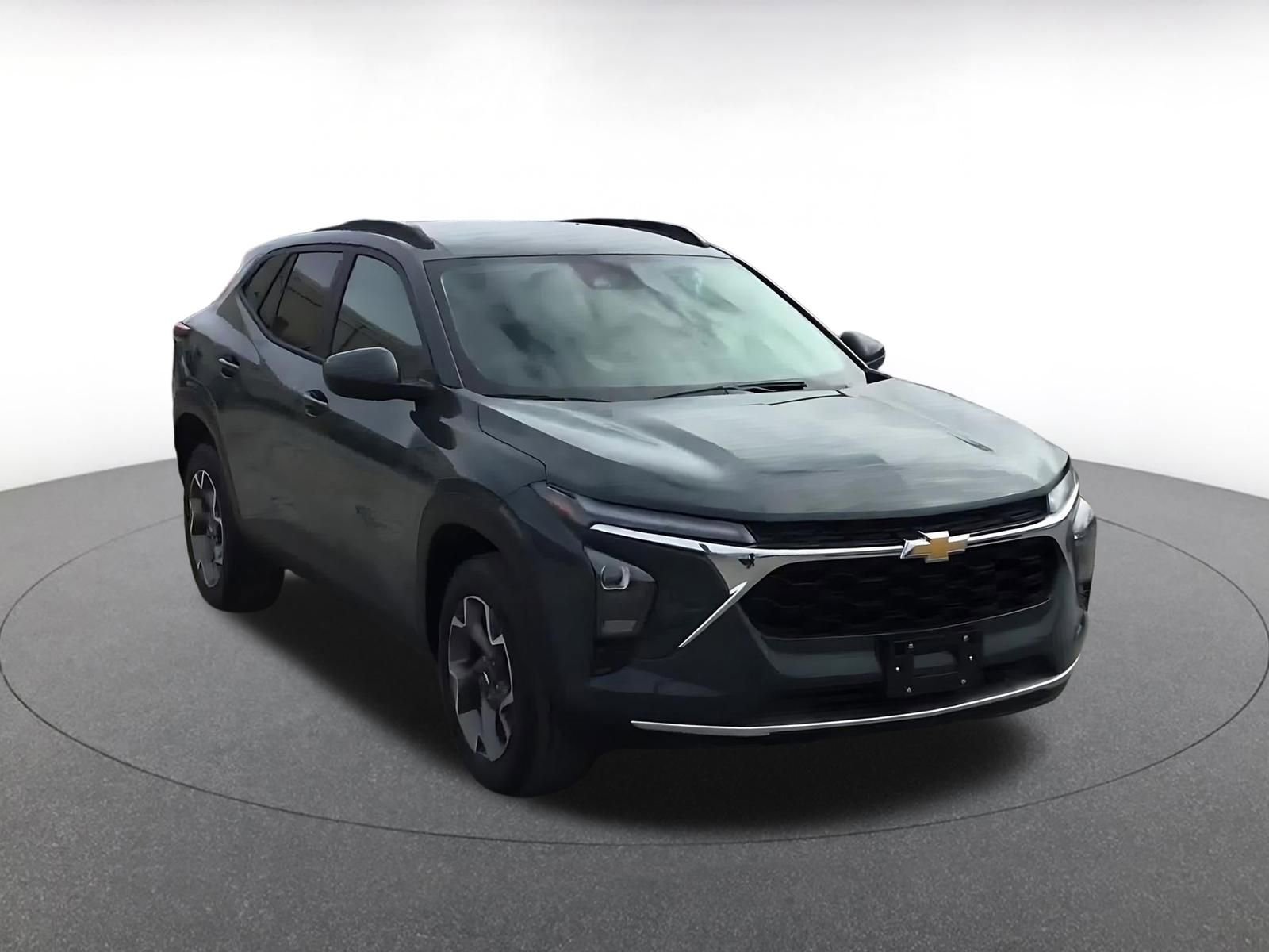 Used 2025 Chevrolet Trax LT image 3