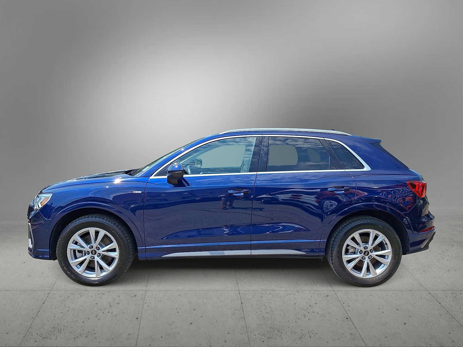 Used 2023 Audi Q3 2.0T Premium w/ Convenience Package AWD/4WD image 5