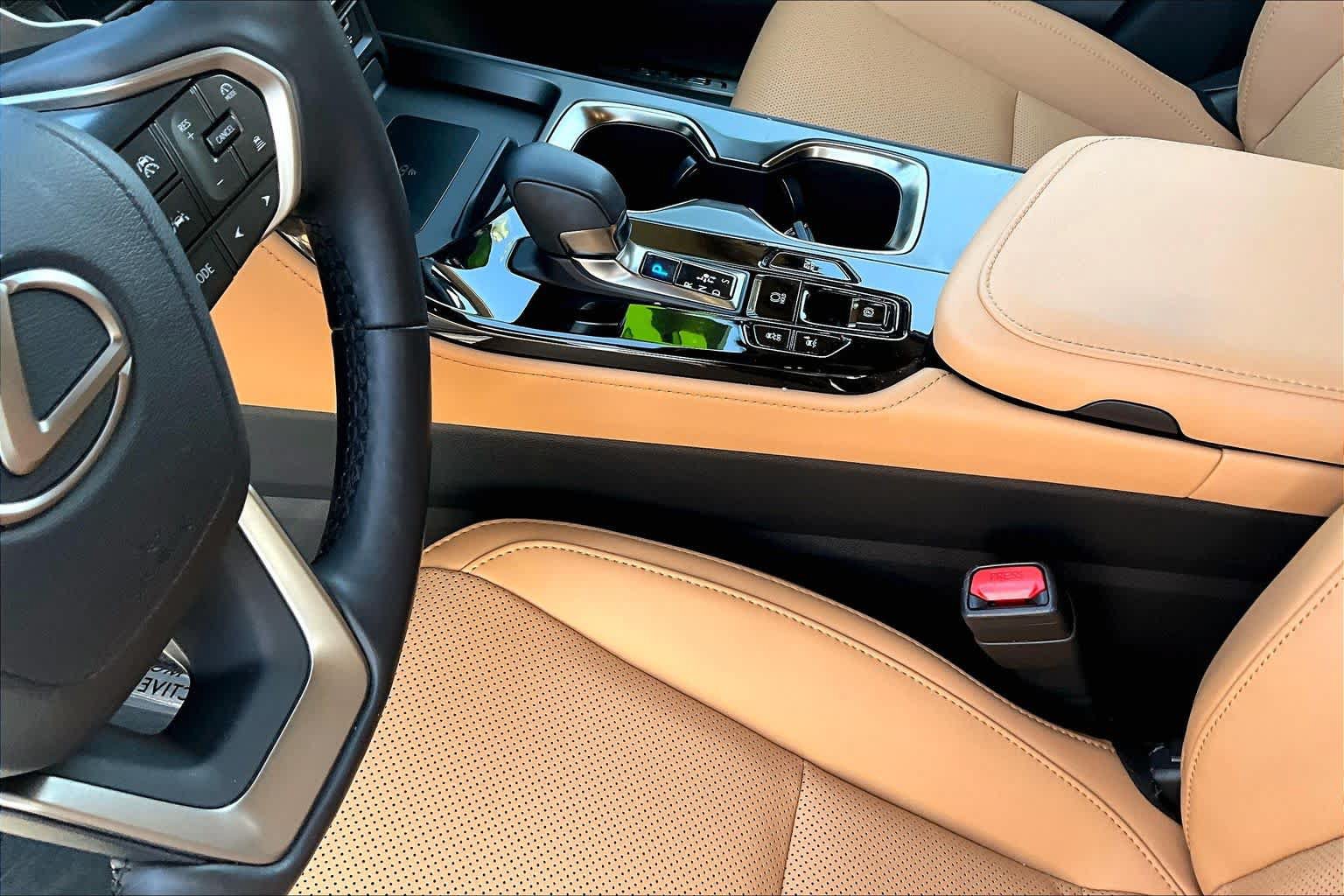Used 2022 Lexus NX 350h AWD image 16