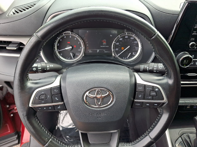 Used 2022 Toyota Highlander XLE AWD/4WD image 14