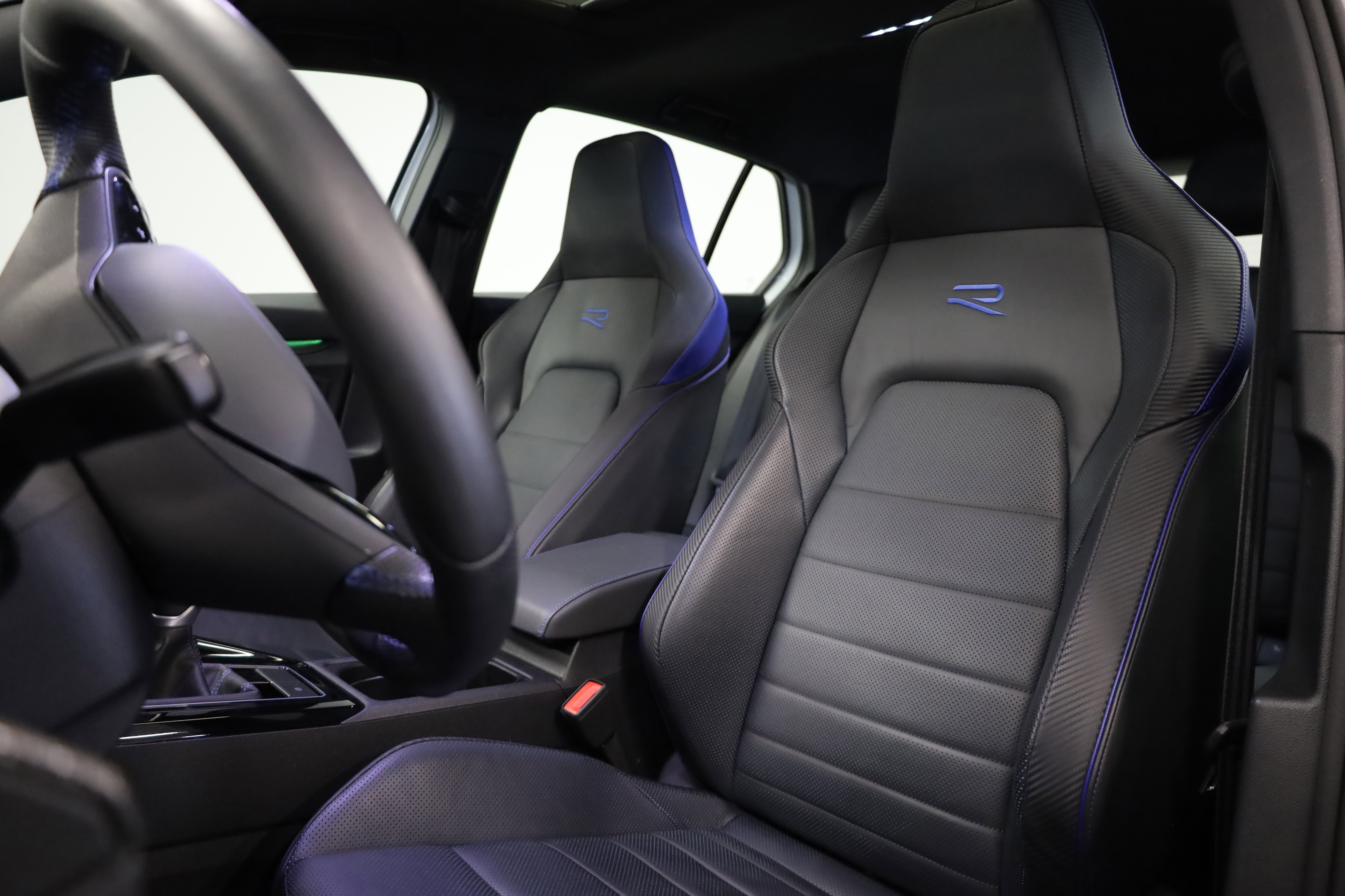 Used 2024 Volkswagen Golf R image 17