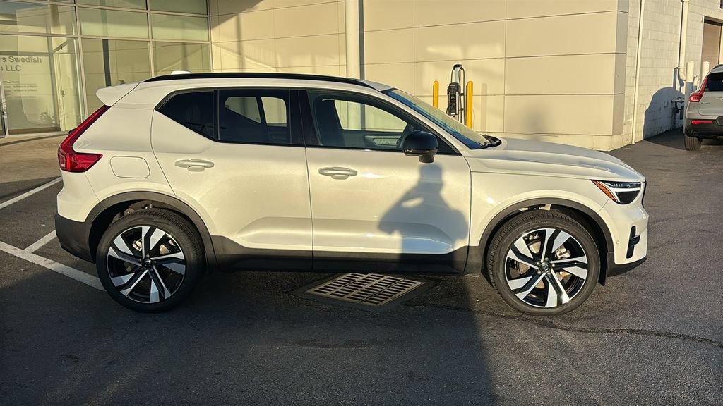Used 2024 Volvo XC40 B5 Plus w/ Climate Package AWD/4WD image 27