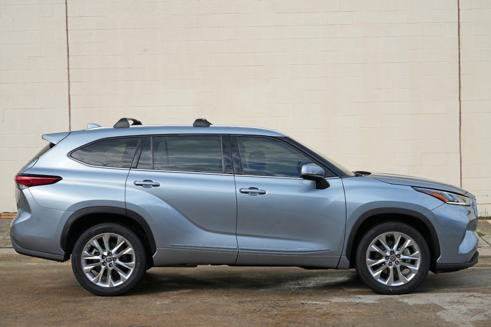 Used 2020 Toyota Highlander Limited FWD image 54