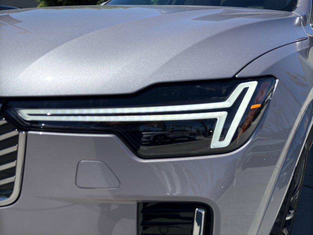 New 2026 Volvo XC90 B6 Plus w/ Protection Package Premier image 15