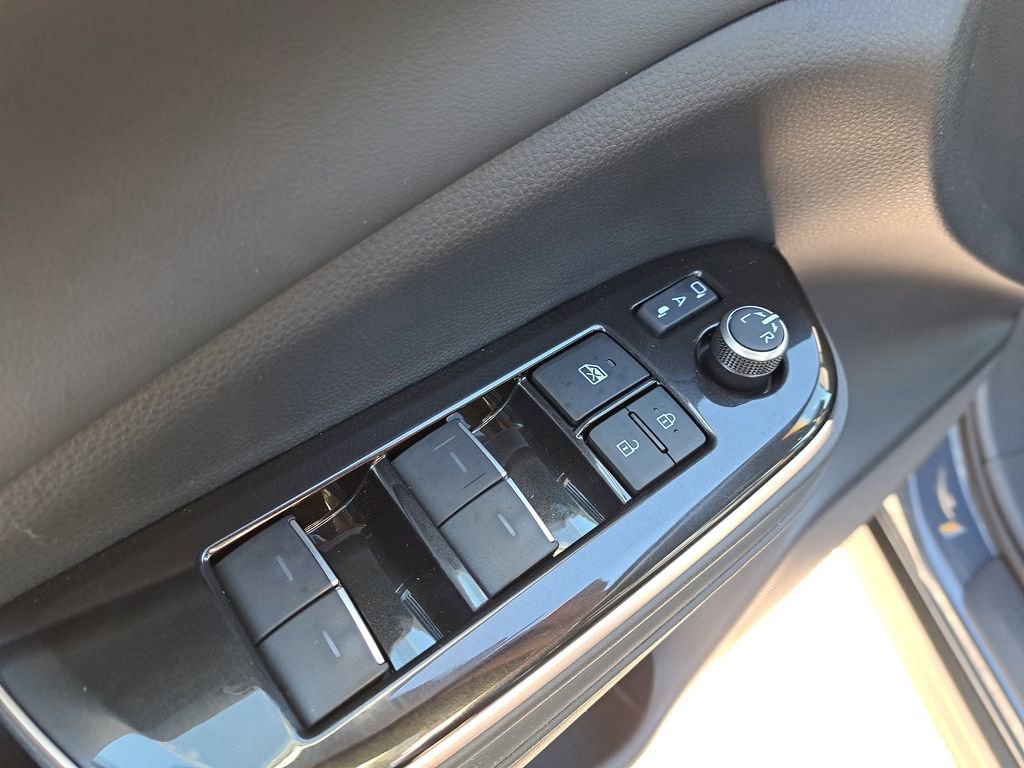 Certified 2025 Toyota Crown Signia image 15