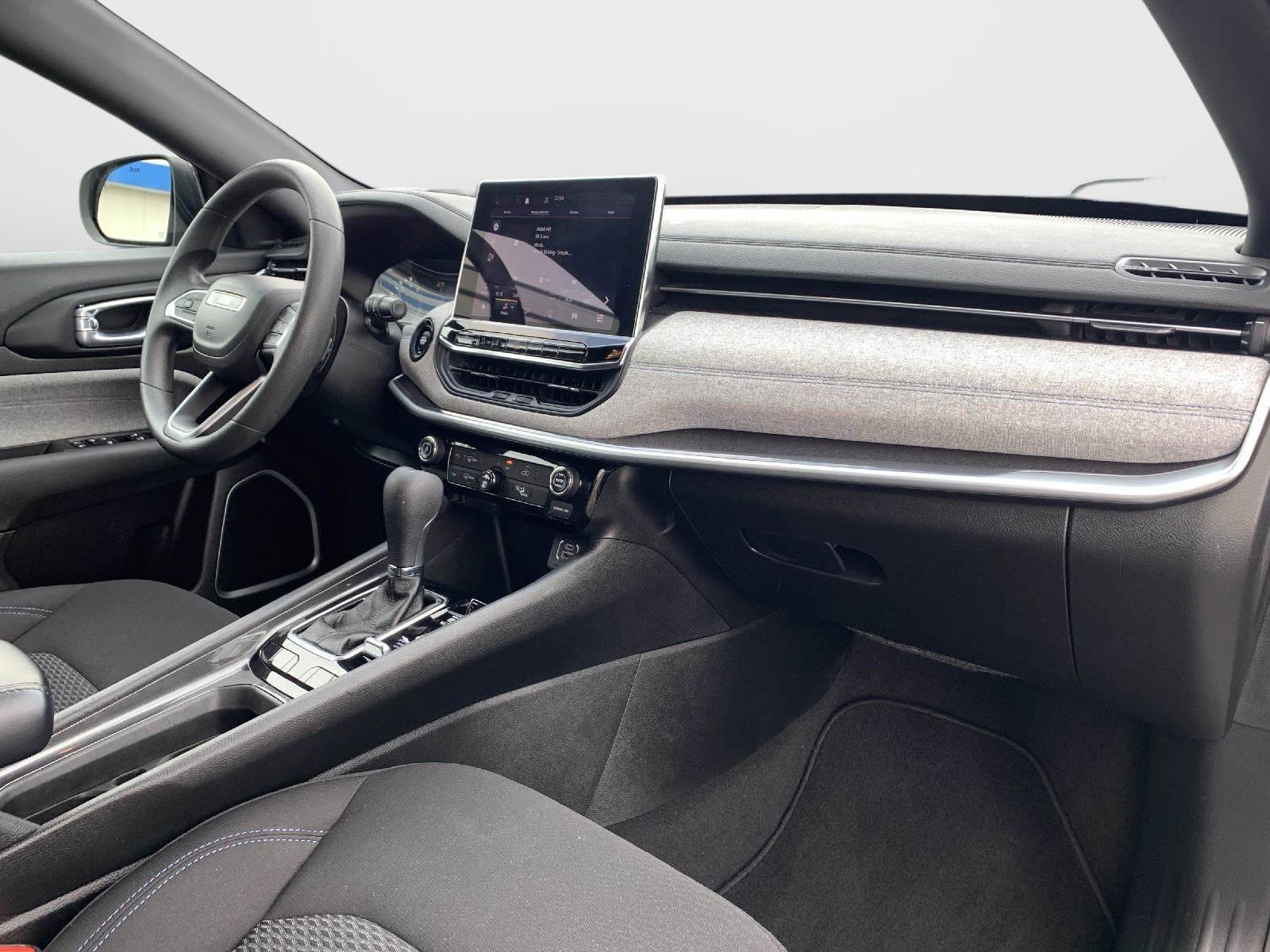 Used 2024 Jeep Compass Sport image 40