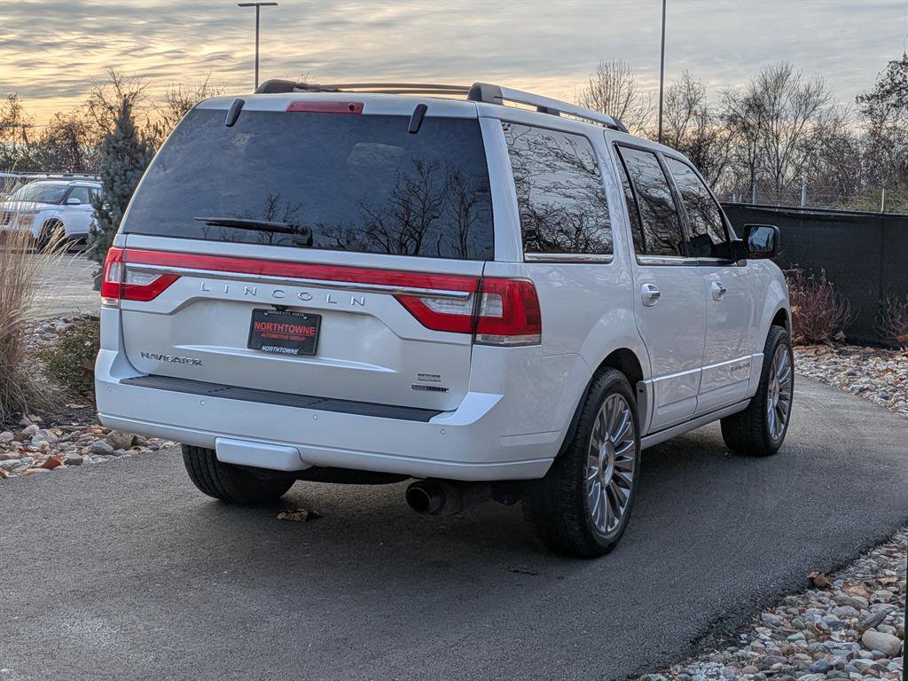 Used 2016 Lincoln Navigator Select image 5