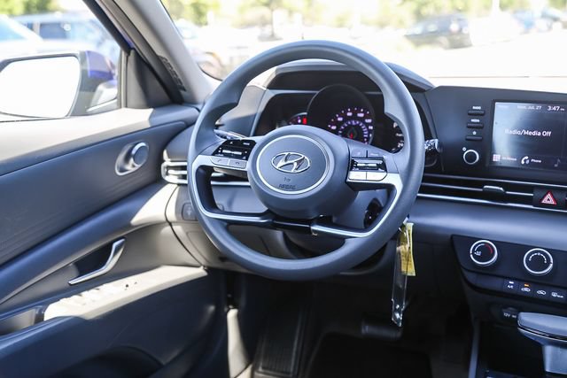 Certified 2023 Hyundai Elantra SE FWD image 17