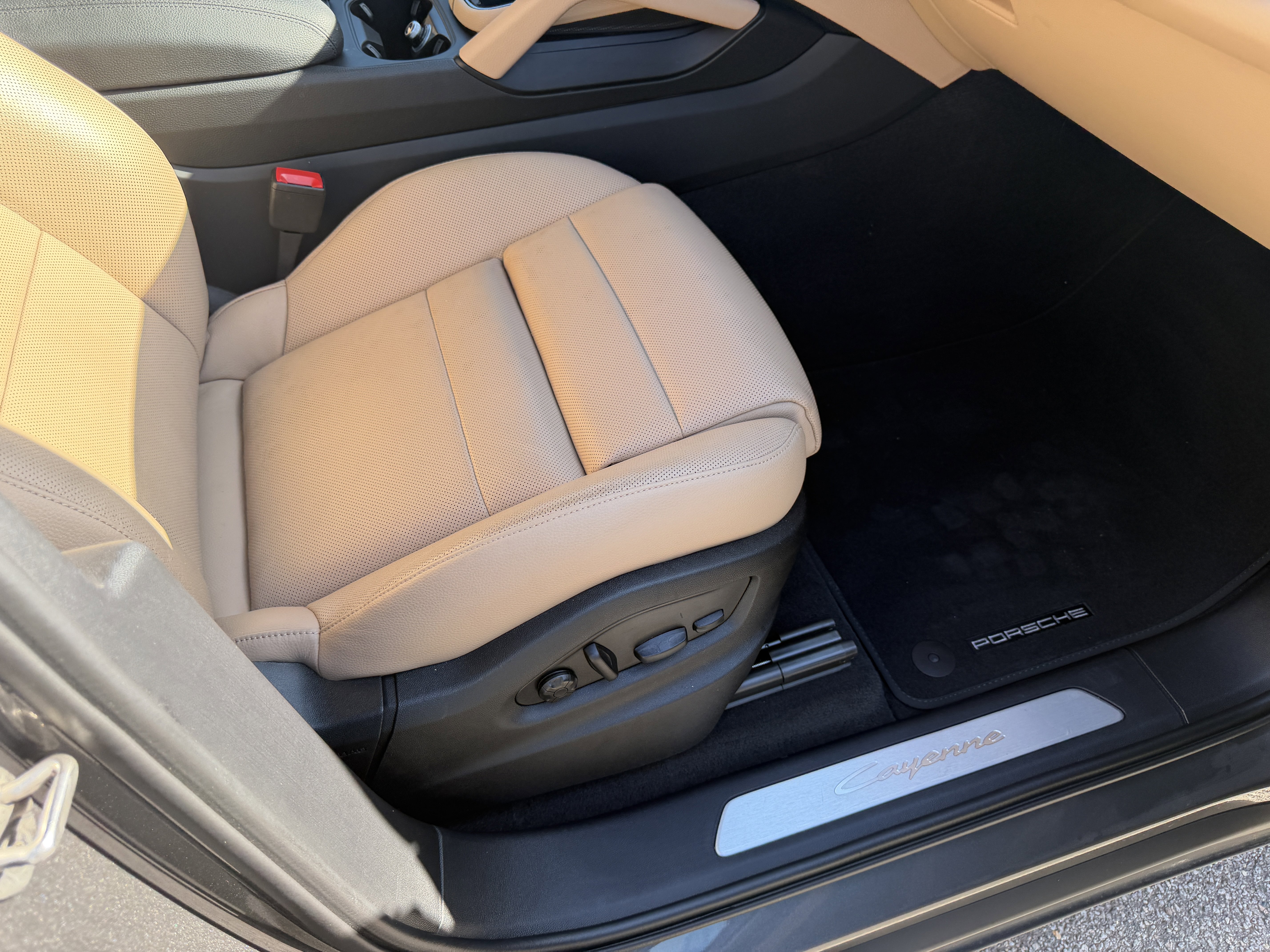 Certified 2025 Porsche Cayenne image 20