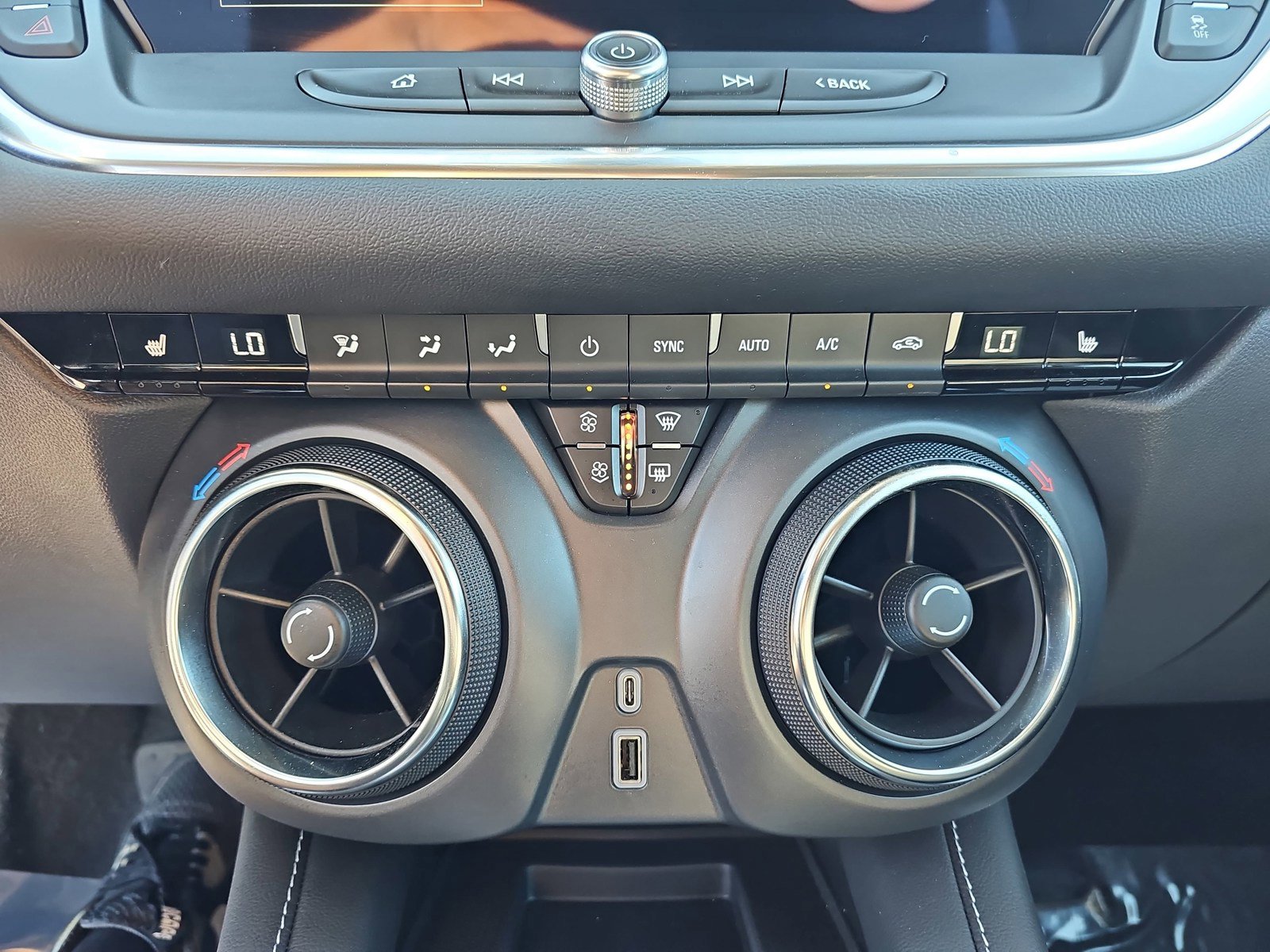 Used 2024 Chevrolet Blazer LT w/ Convenience Package FWD image 25