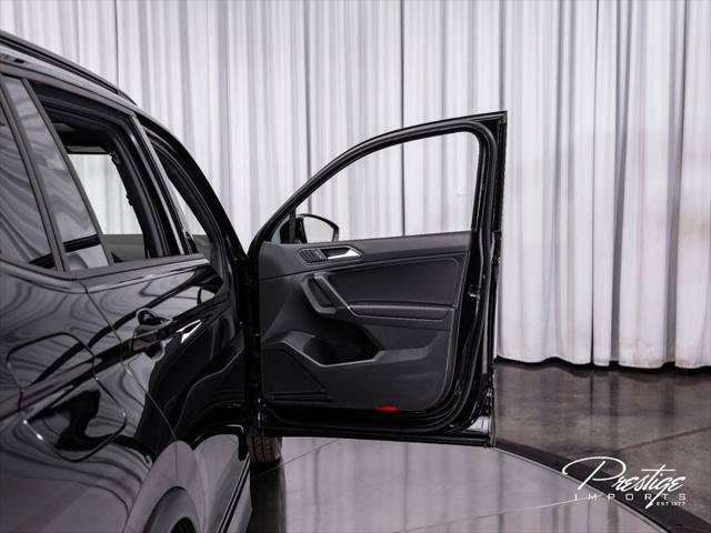 Used 2020 Volkswagen Tiguan SE R-Line FWD image 30
