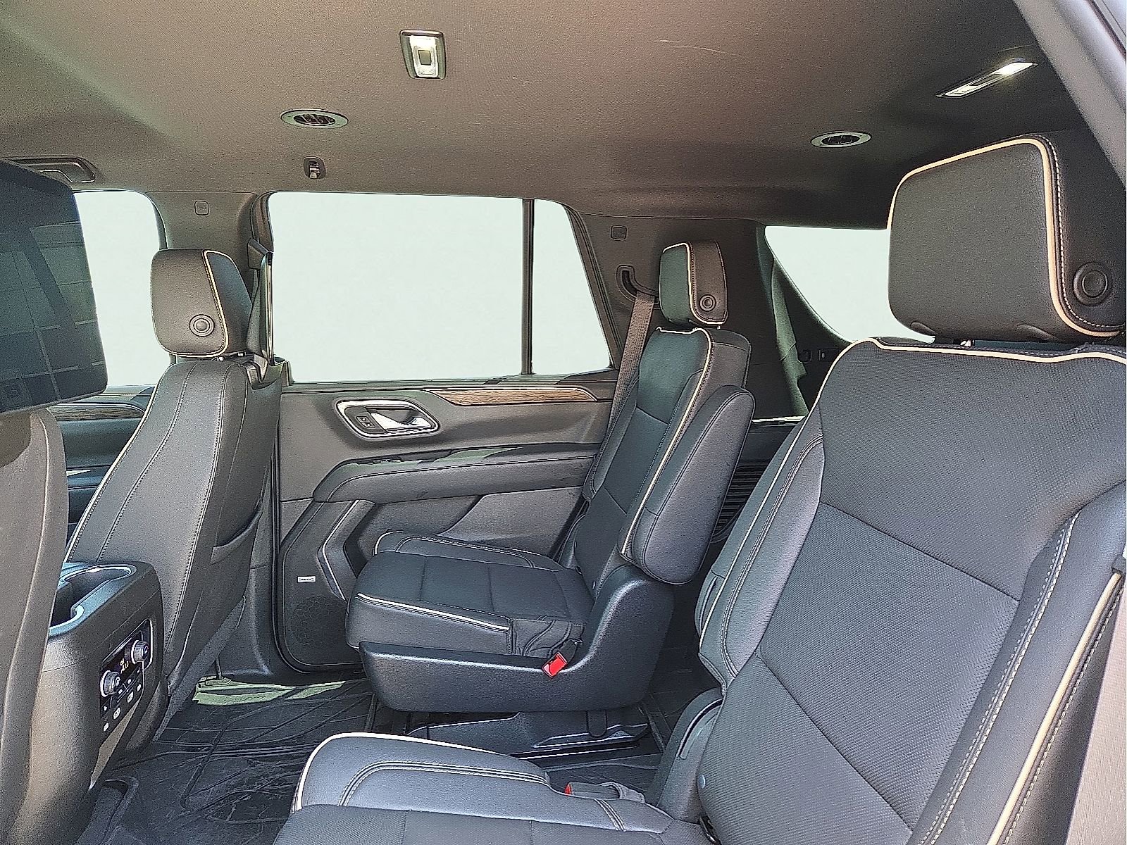 Used 2023 Chevrolet Tahoe Premier w/ Advanced Technology Package AWD/4WD image 10