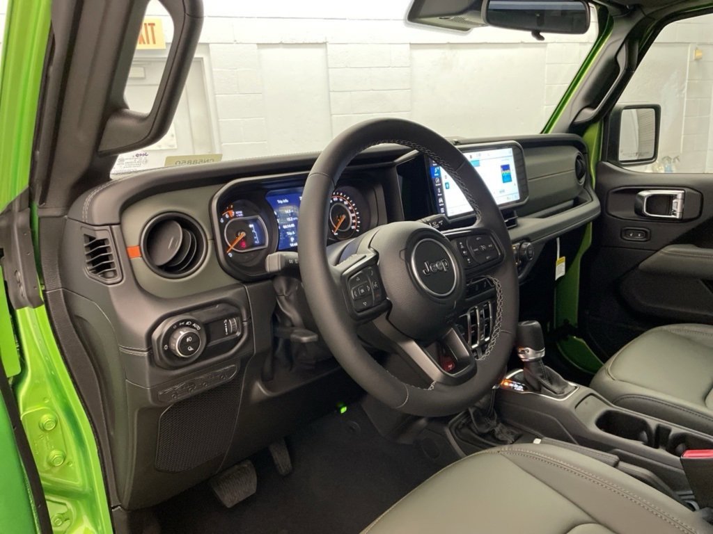 New 2025 Jeep Gladiator Rubicon w/ Convenience Group image 12