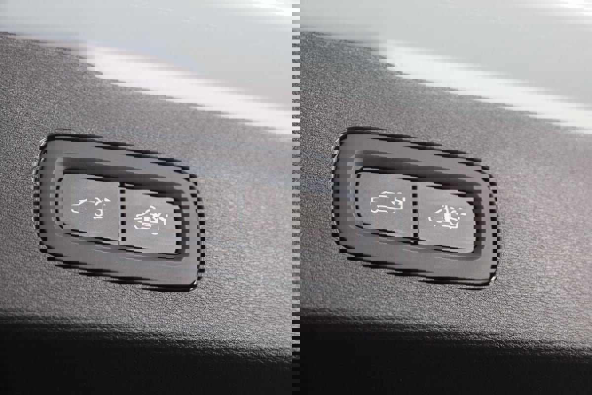 Used 2024 Volvo V60 B5 Cross Country Plus image 50