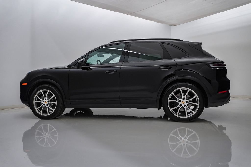 Certified 2024 Porsche Cayenne S AWD/4WD image 2