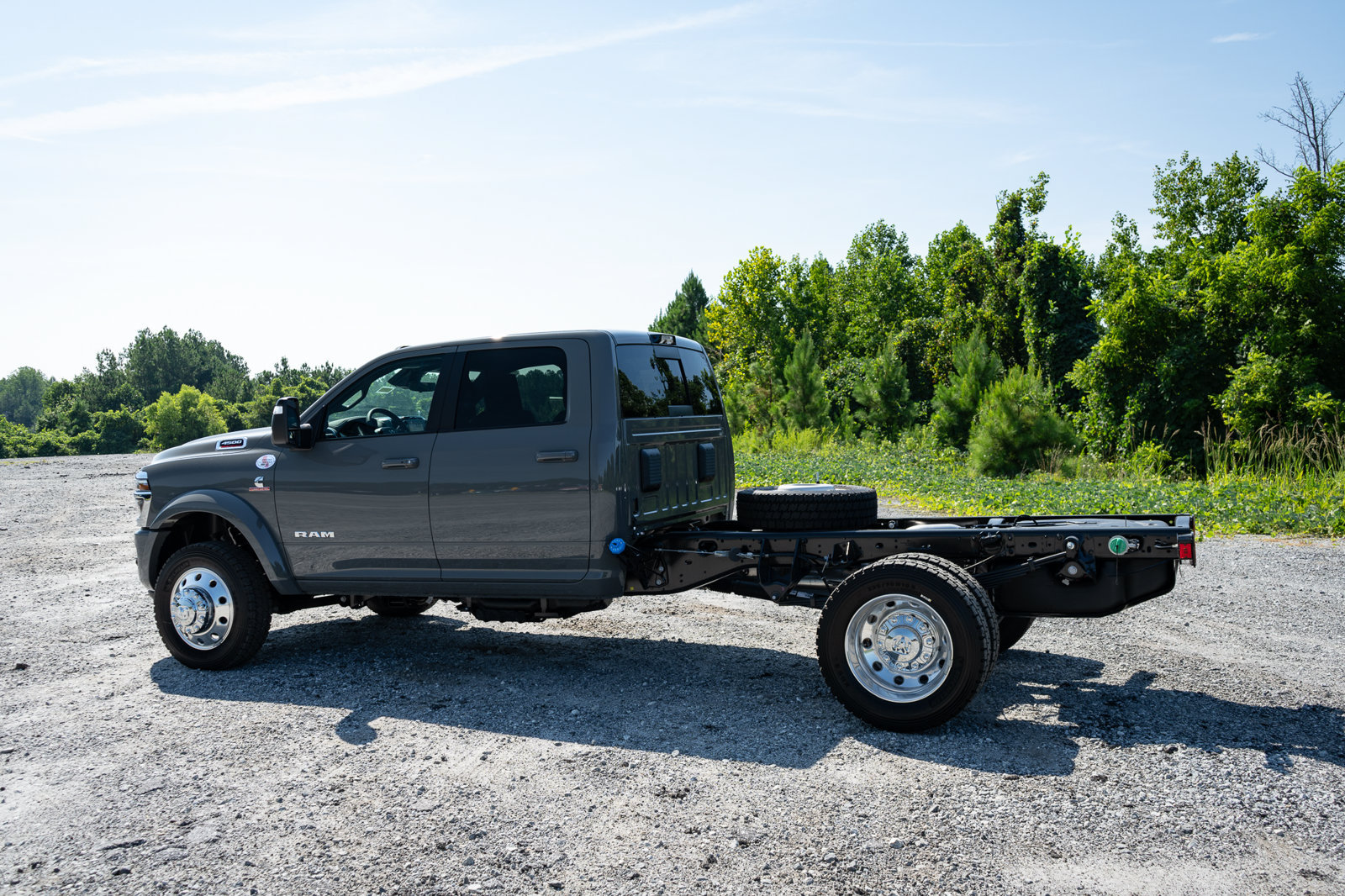 New 2026 RAM 4500 4x4 Crew Cab DRW w/ Laramie Trim Package image 7