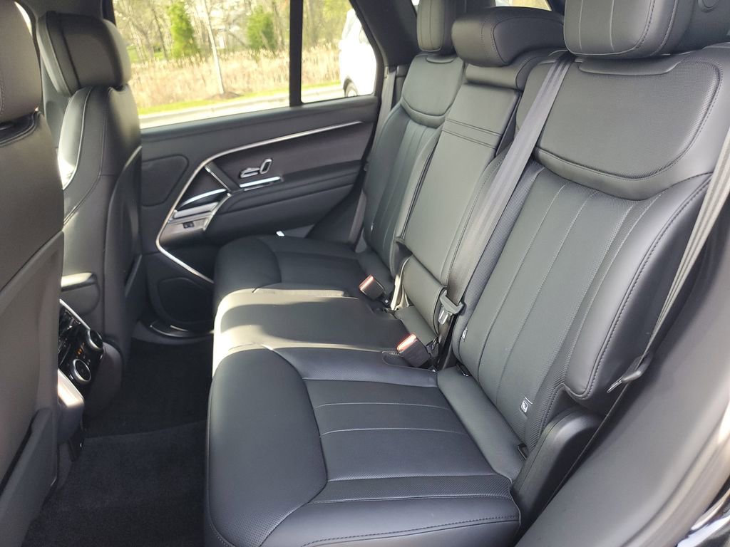 Certified 2025 Land Rover Range Rover SE AWD/4WD image 30