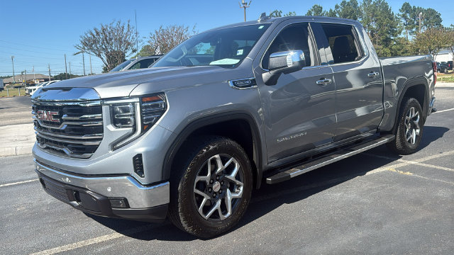 Used 2024 GMC Sierra 1500 SLT w/ SLT Premium Plus Package AWD/4WD image 3