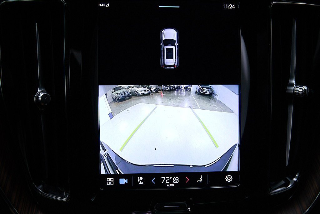 Certified 2023 Volvo XC60 B6 Ultimate w/ Protection Package Premier image 31