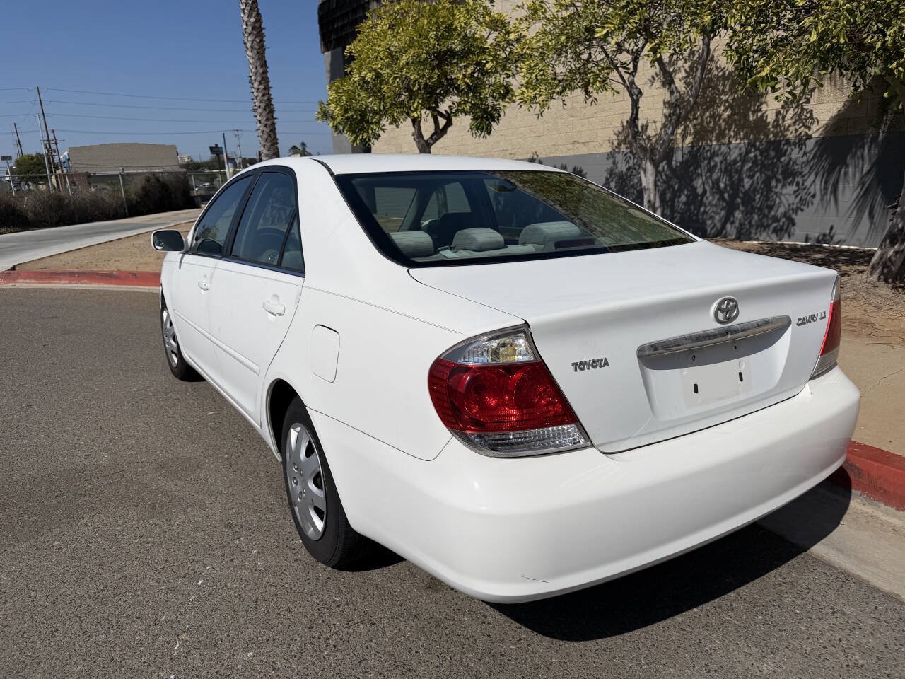 Used 2005 Toyota Camry LE FWD image 5
