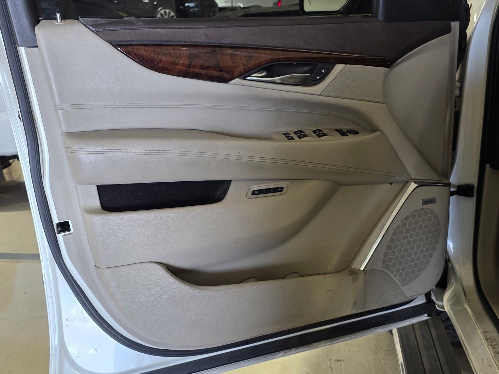 Used 2015 Cadillac Escalade Premium AWD/4WD image 18