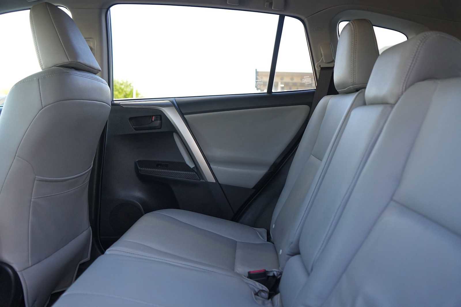 Used 2015 Toyota RAV4 LE image 14