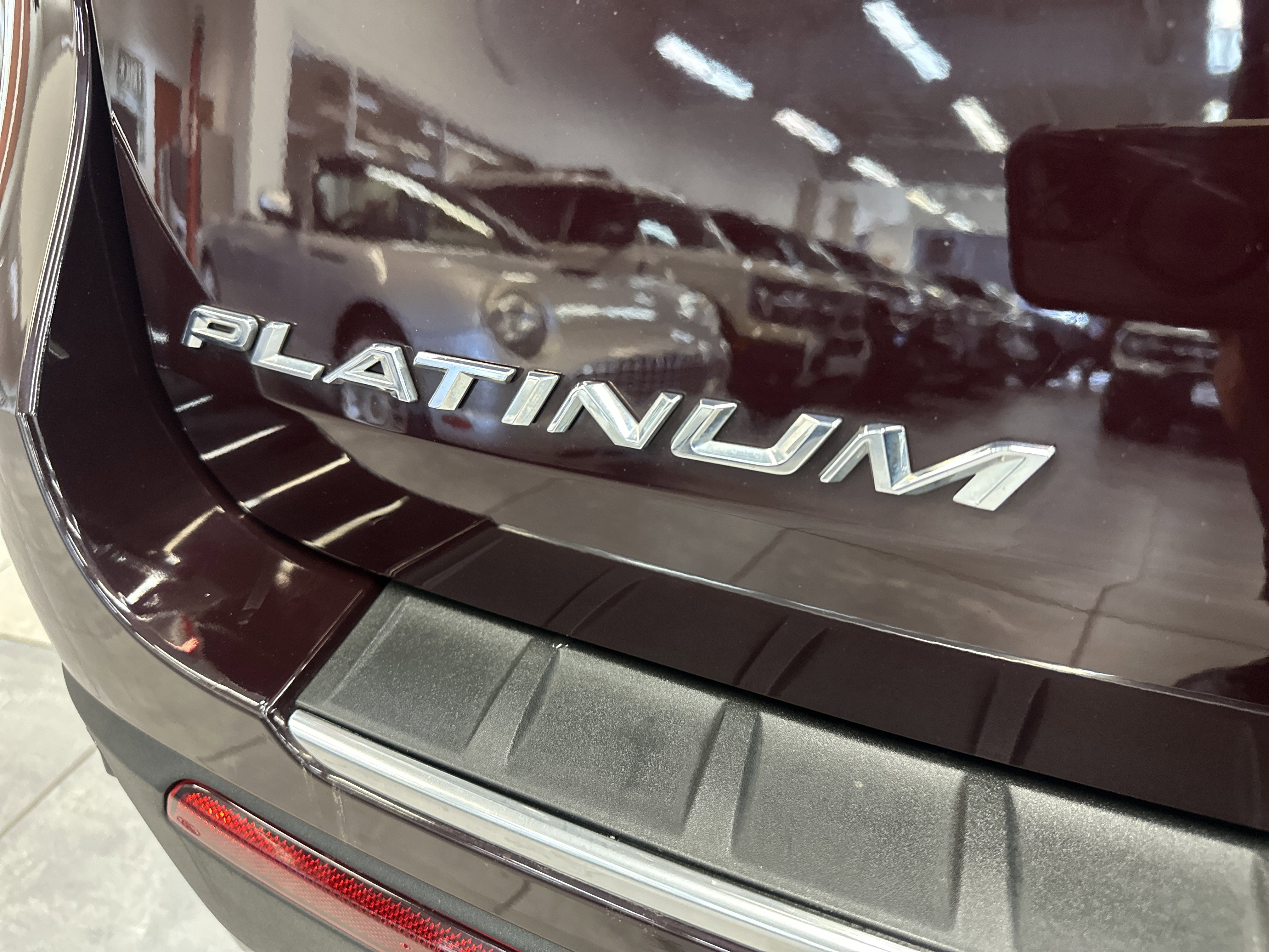 Used 2022 Ford Explorer Platinum w/ Technology Package image 12