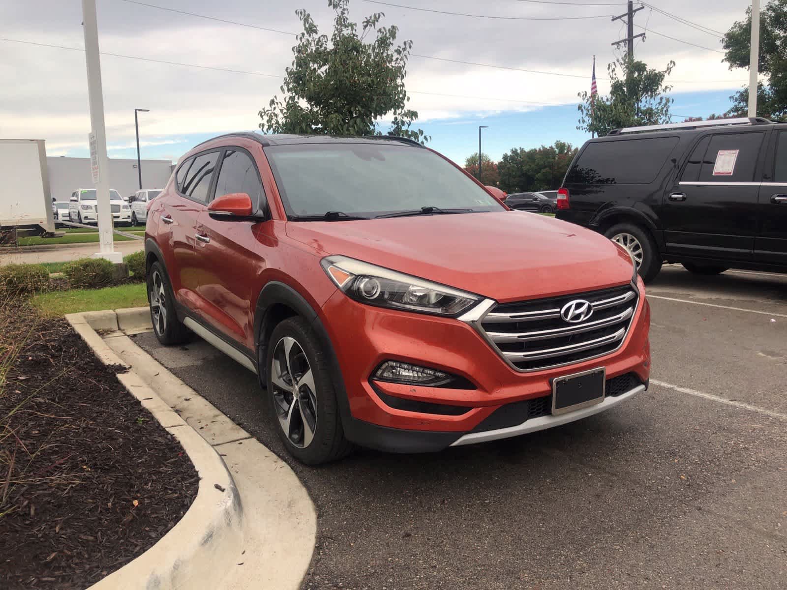 Used 2017 Hyundai Tucson Limited w/ Limited Ultimate Package 03 FWD image 3